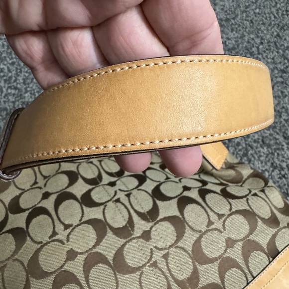 Coach Signature Shoulder Bag Tan And Brown Canvas - Picture 6 of 10